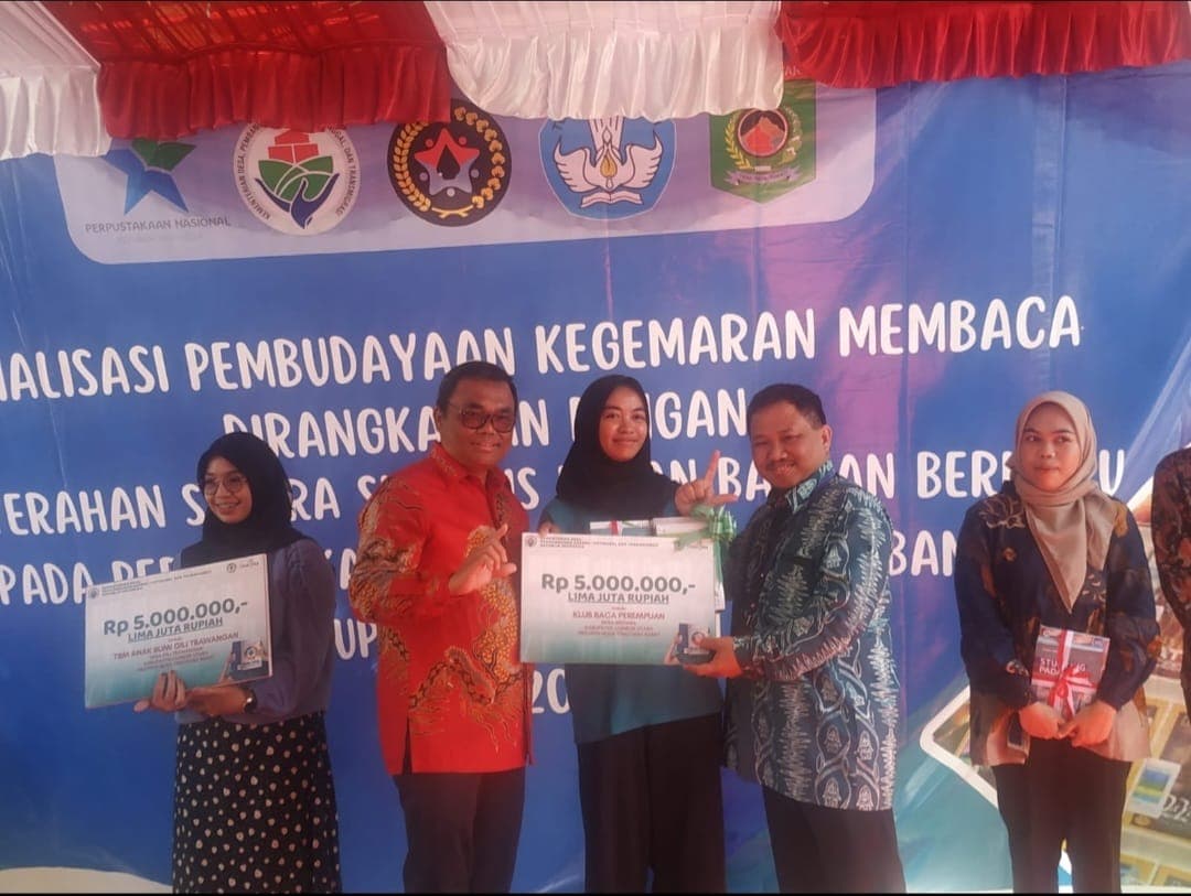 Perpusnas Salurkan Bahan Bacaan Bermutu kepada 5 Perpustakaan Desa/Kelurahan dan 5 TBM di Lombok Utara
