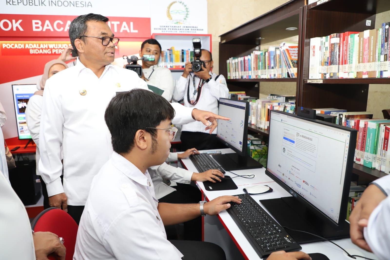 Deputi II Perpusnas Bersama Sekjen DPD RI Resmikan Pojok Baca Digital DPD RI