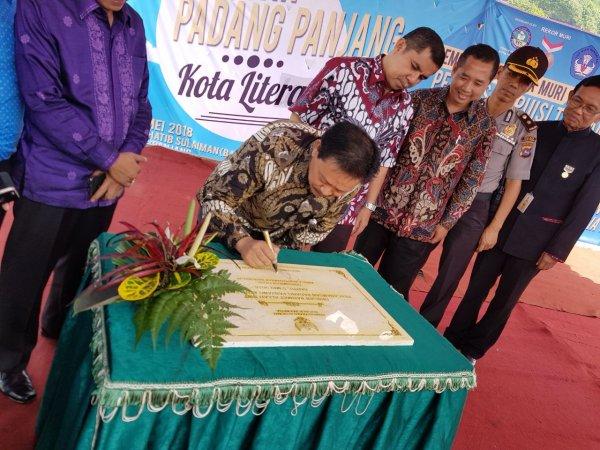 Padang Panjang Jadi Kota Literasi : Dorong Kecintaan Masyarakat Untuk Membaca