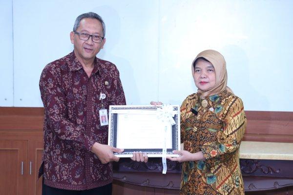 Perpusnas Serahkan Tiga Sertifikat Memory of the World ke Arsip Nasional