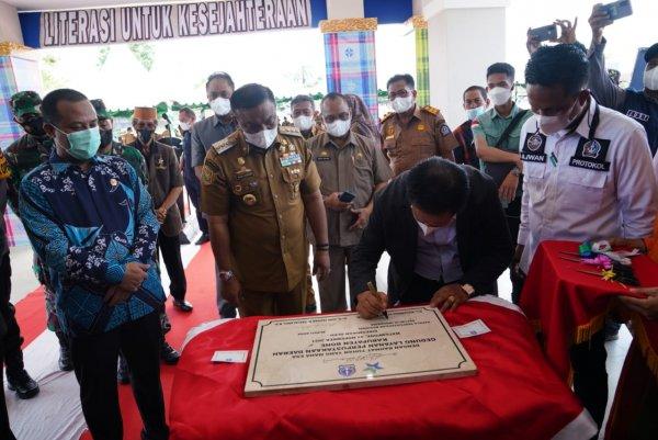 Kepala Perpusnas Resmikan Gedung Layanan Perpustakaan Bone